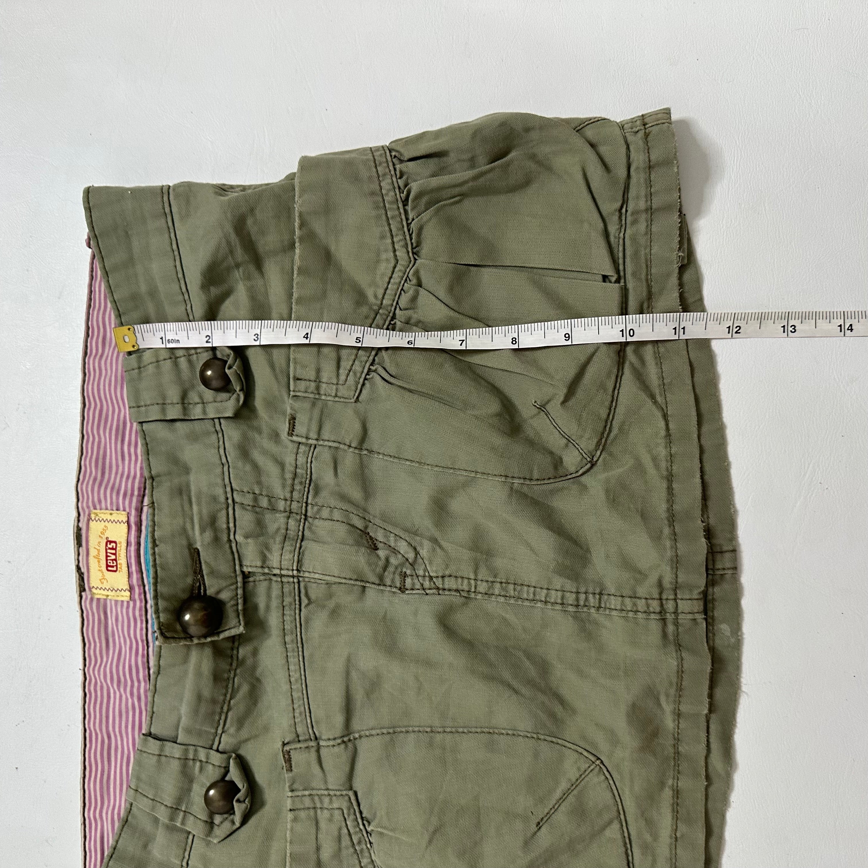 Levi’s 90s khaki cargo mini skirt