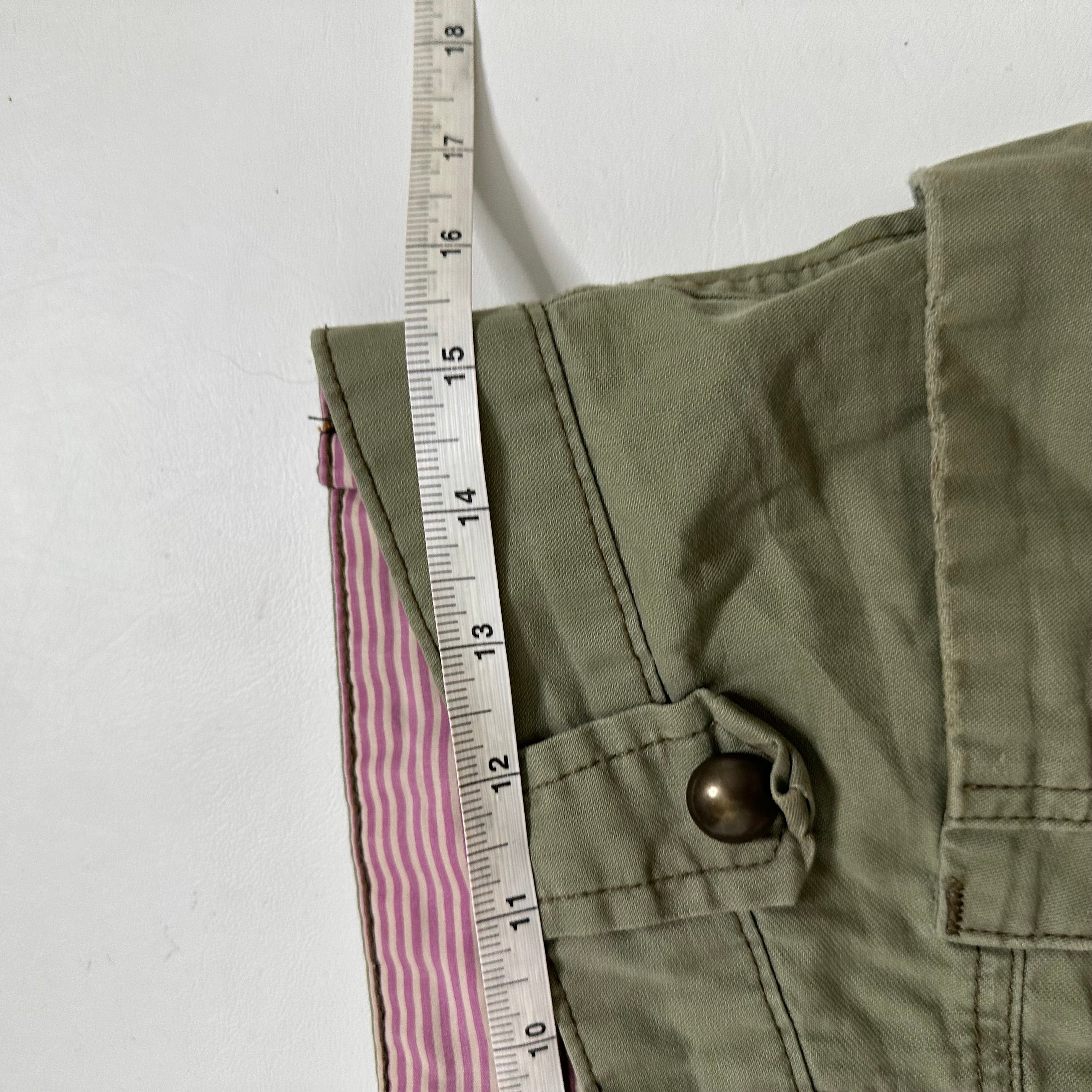 Levi’s 90s khaki cargo mini skirt