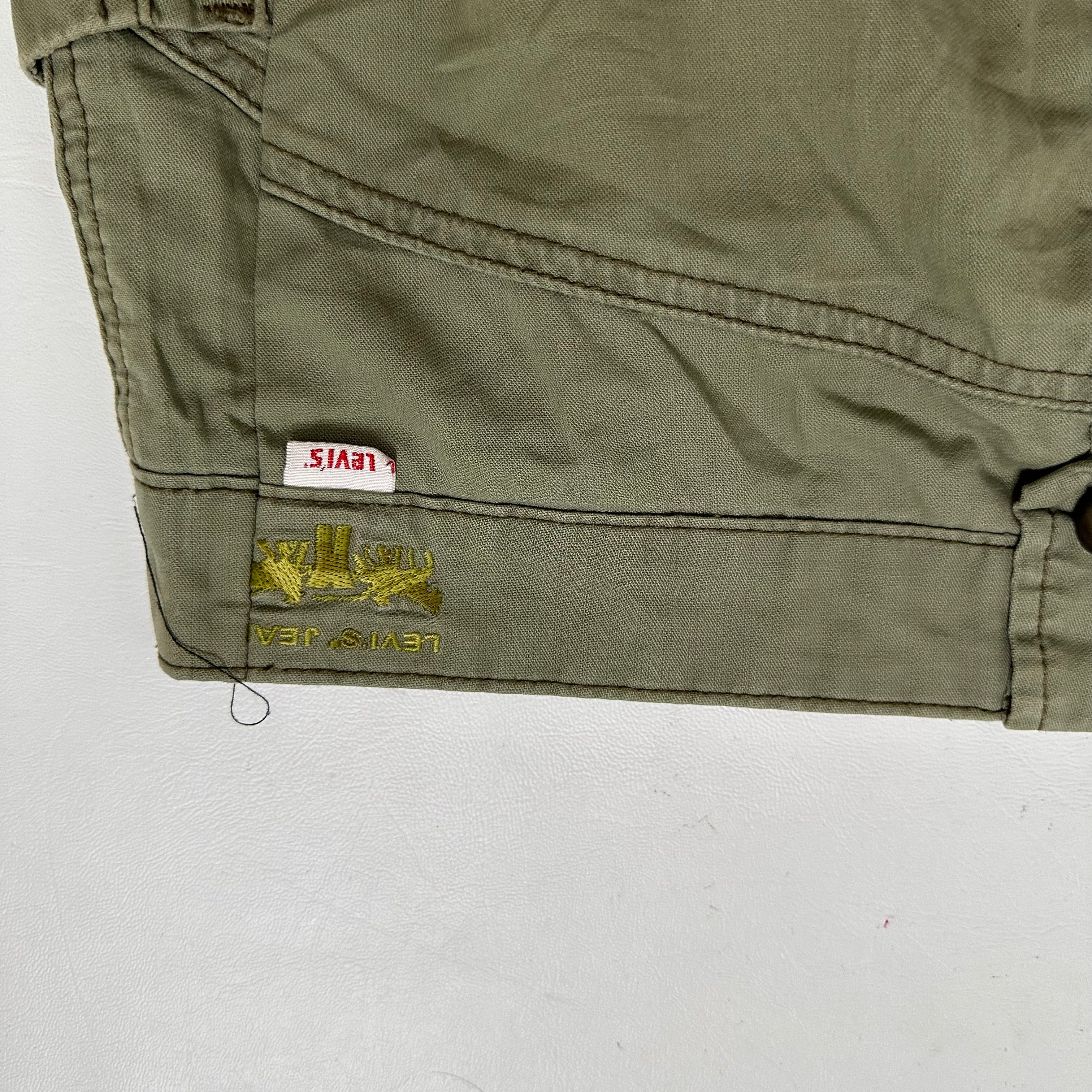 Levi’s 90s khaki cargo mini skirt