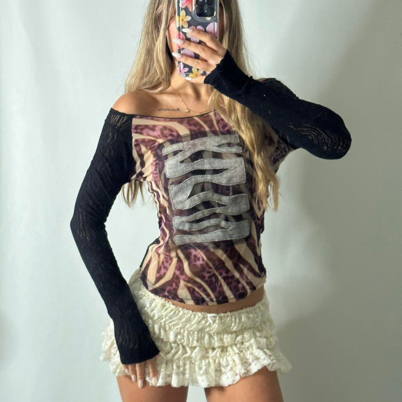 Long sleeve graphic top