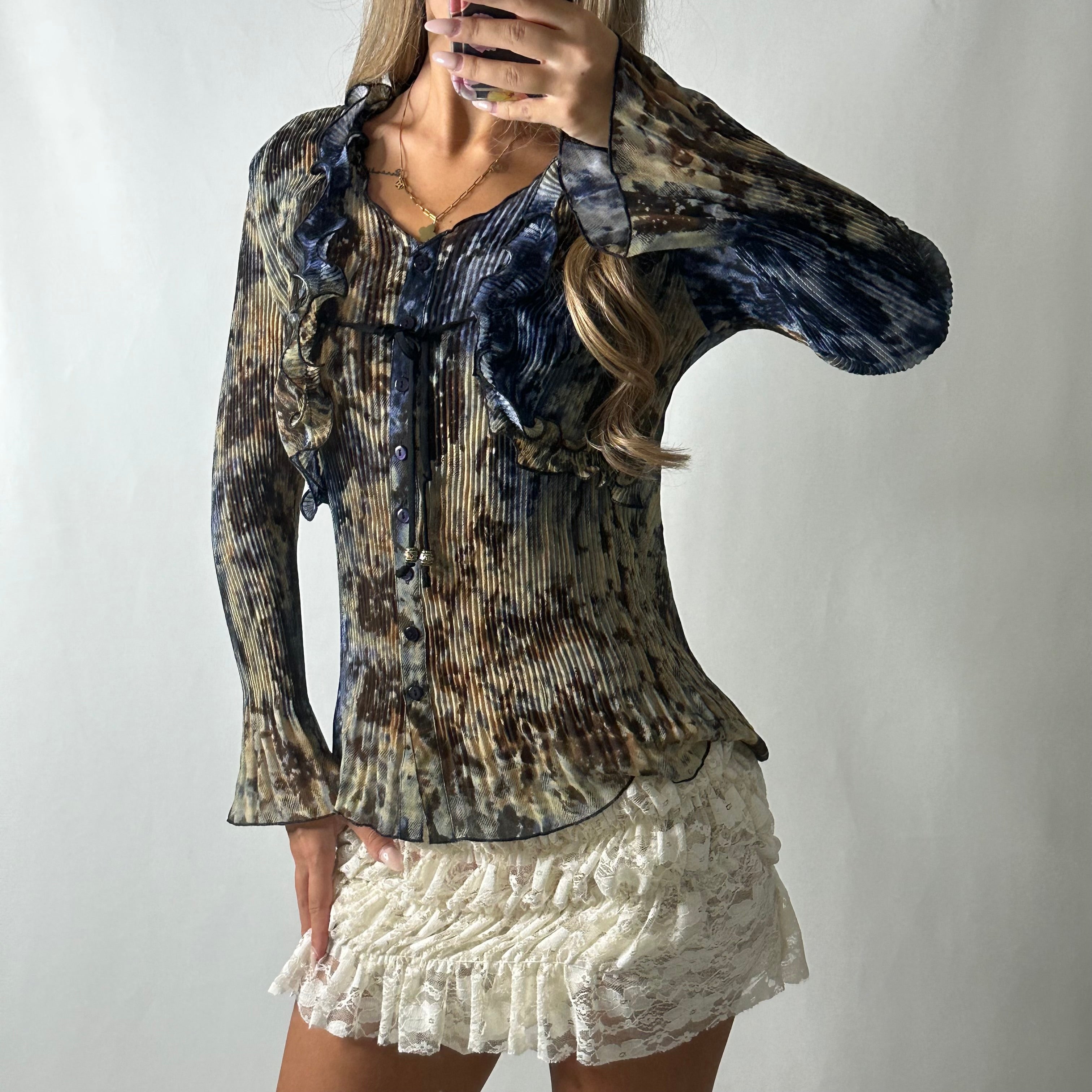 Ruffle cardigan look blouse