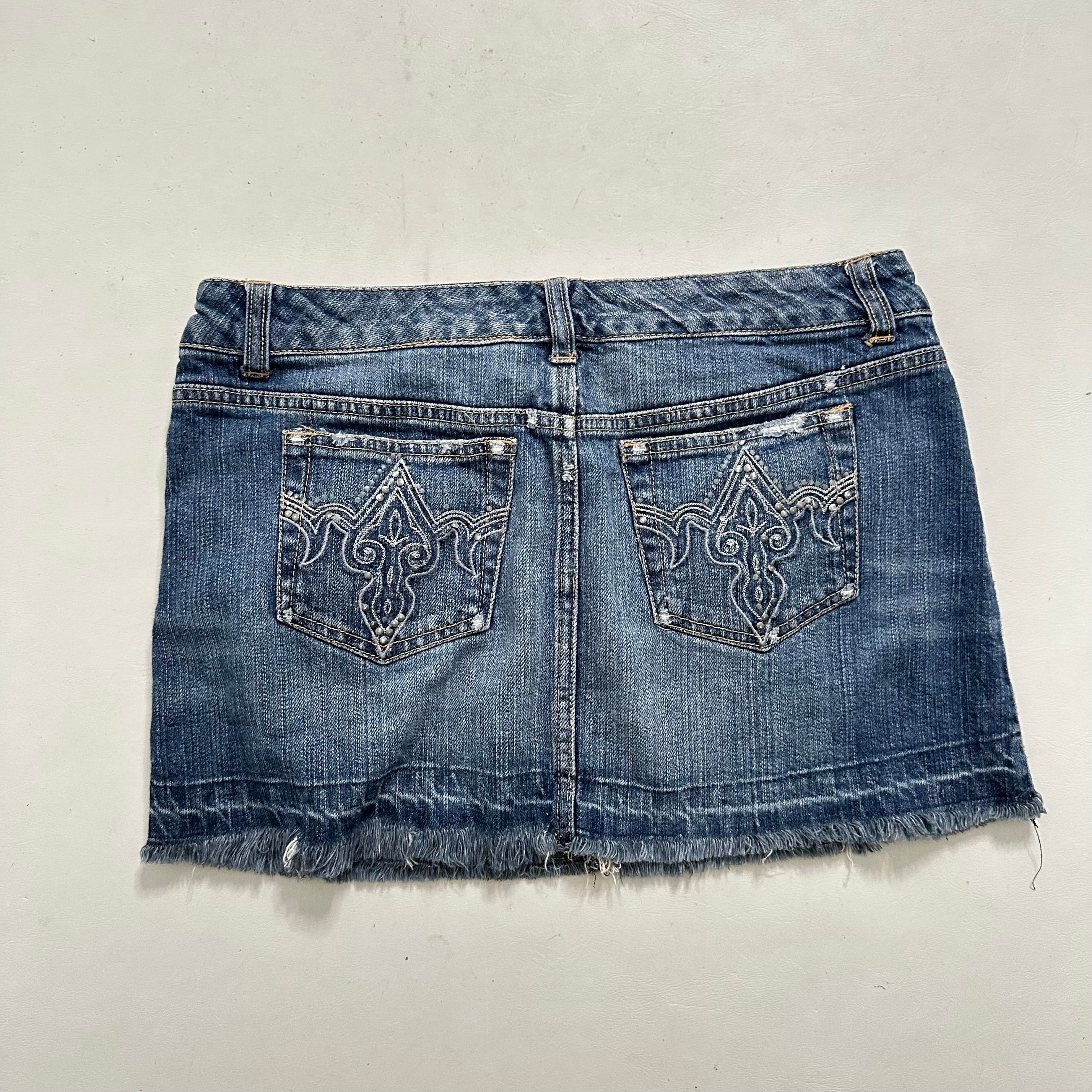 Low rise mini denim skirt