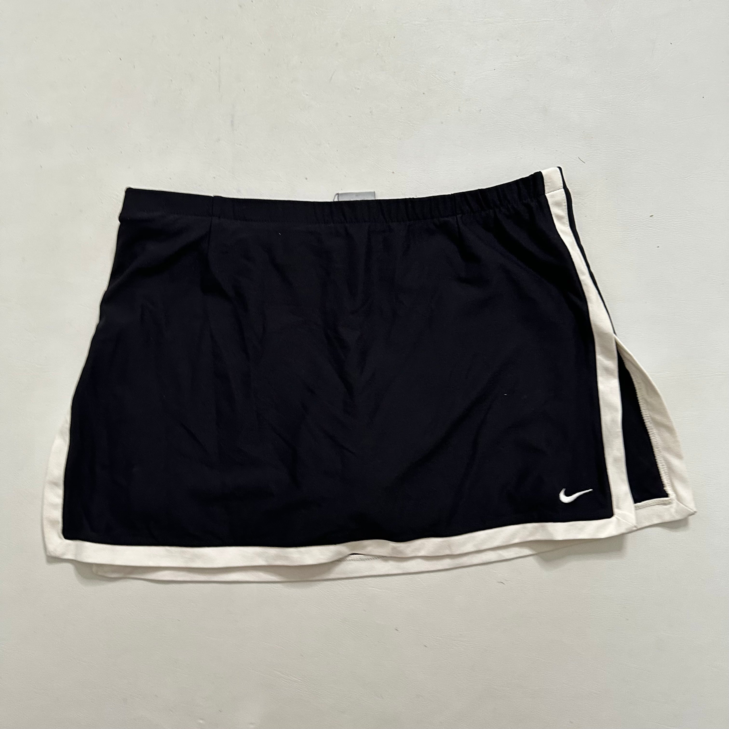 Nike low rise sporty skirt