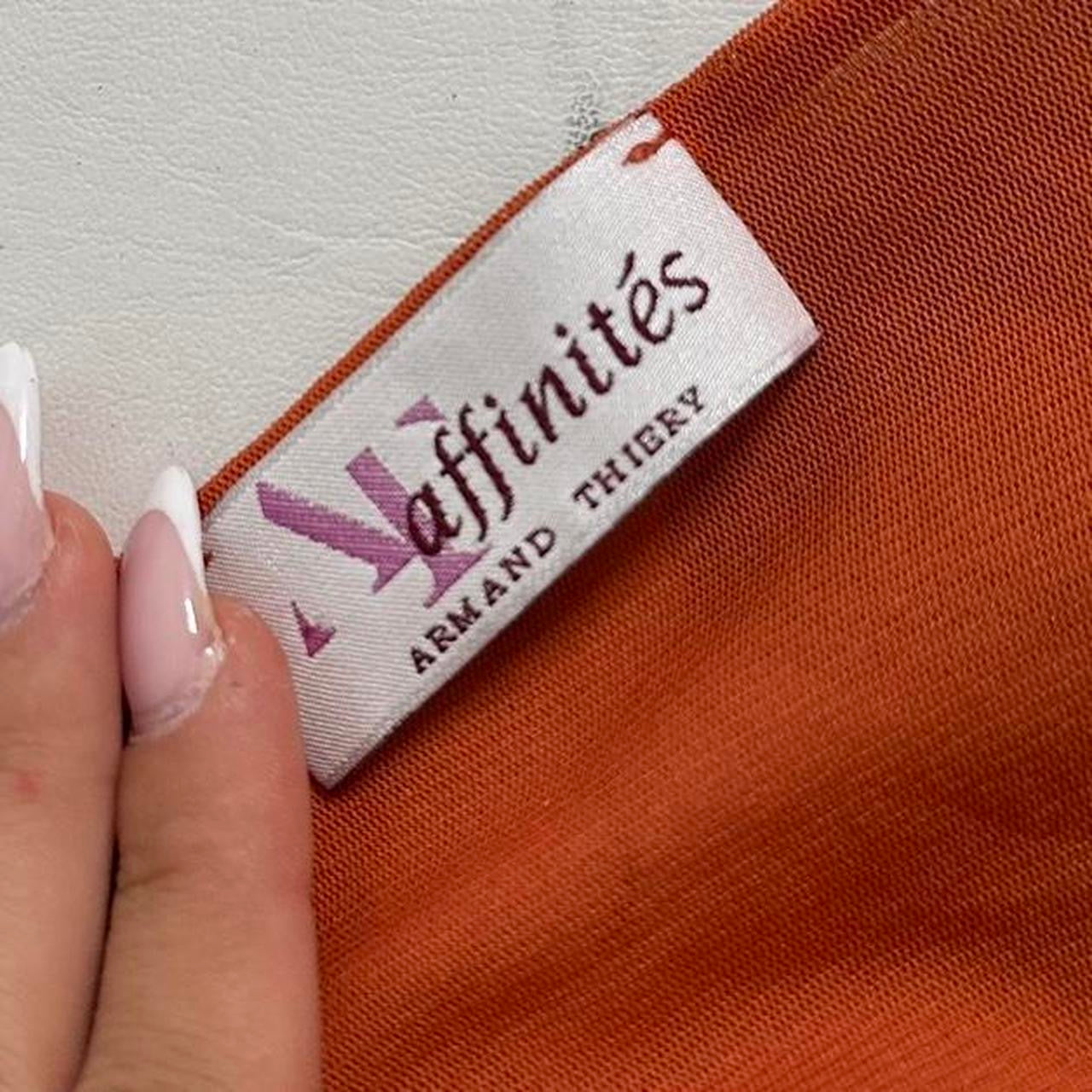 Mesh asymmetrical top