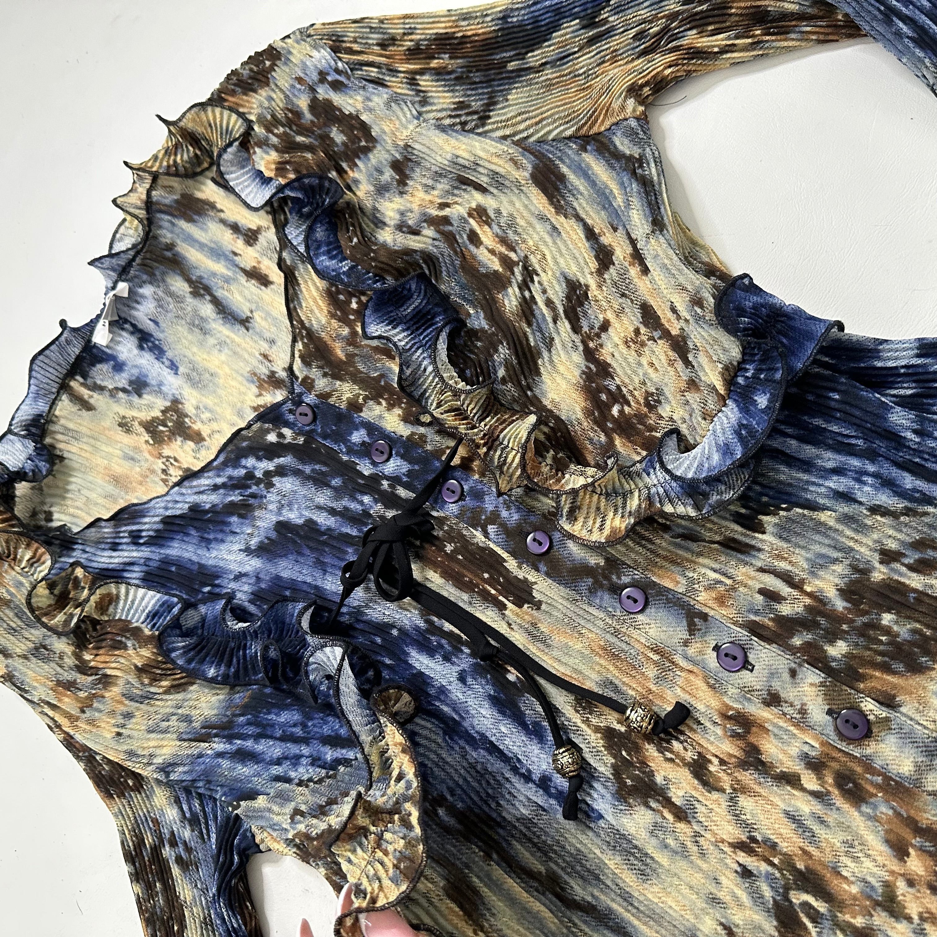 Ruffle cardigan look blouse