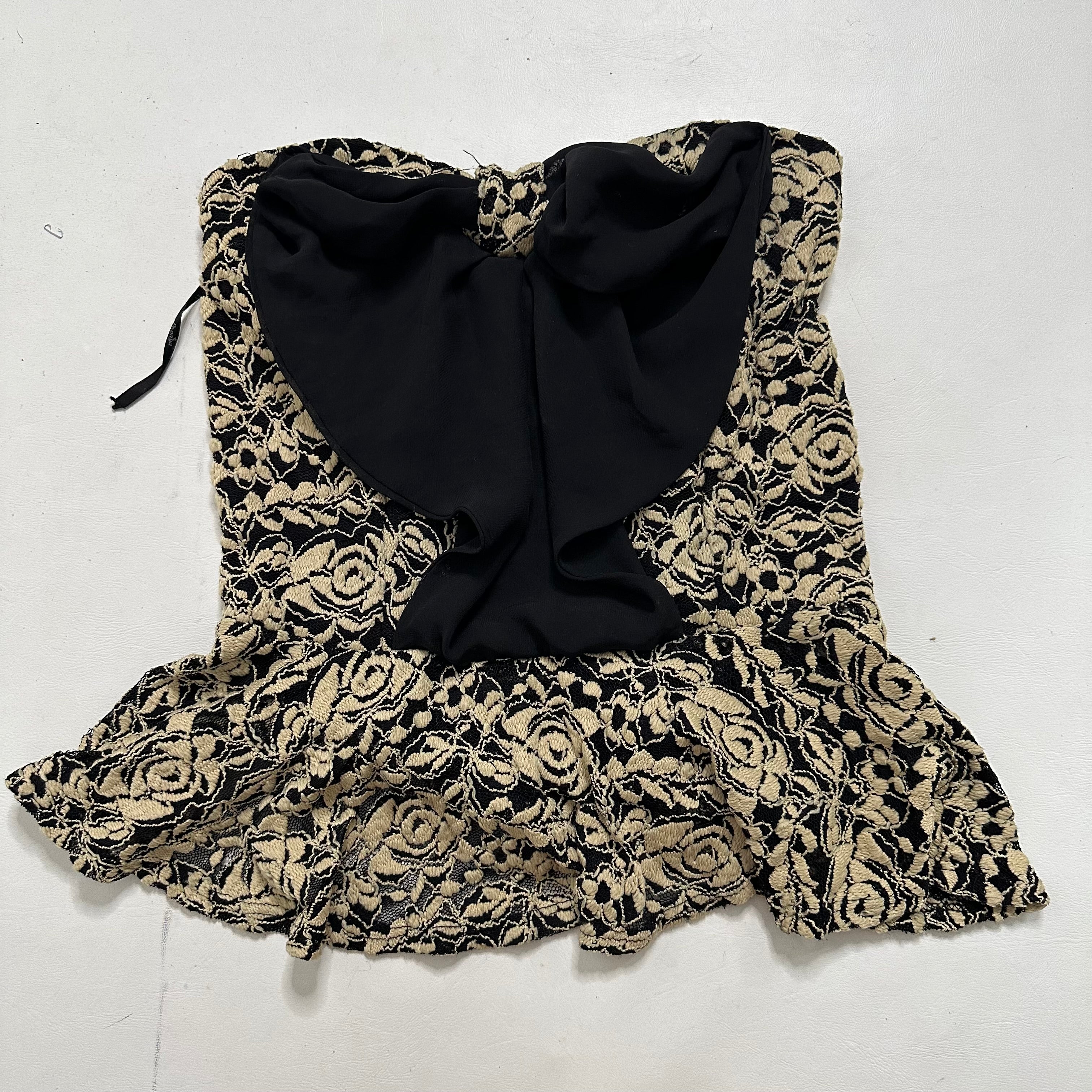 Lace bow strapless tube top