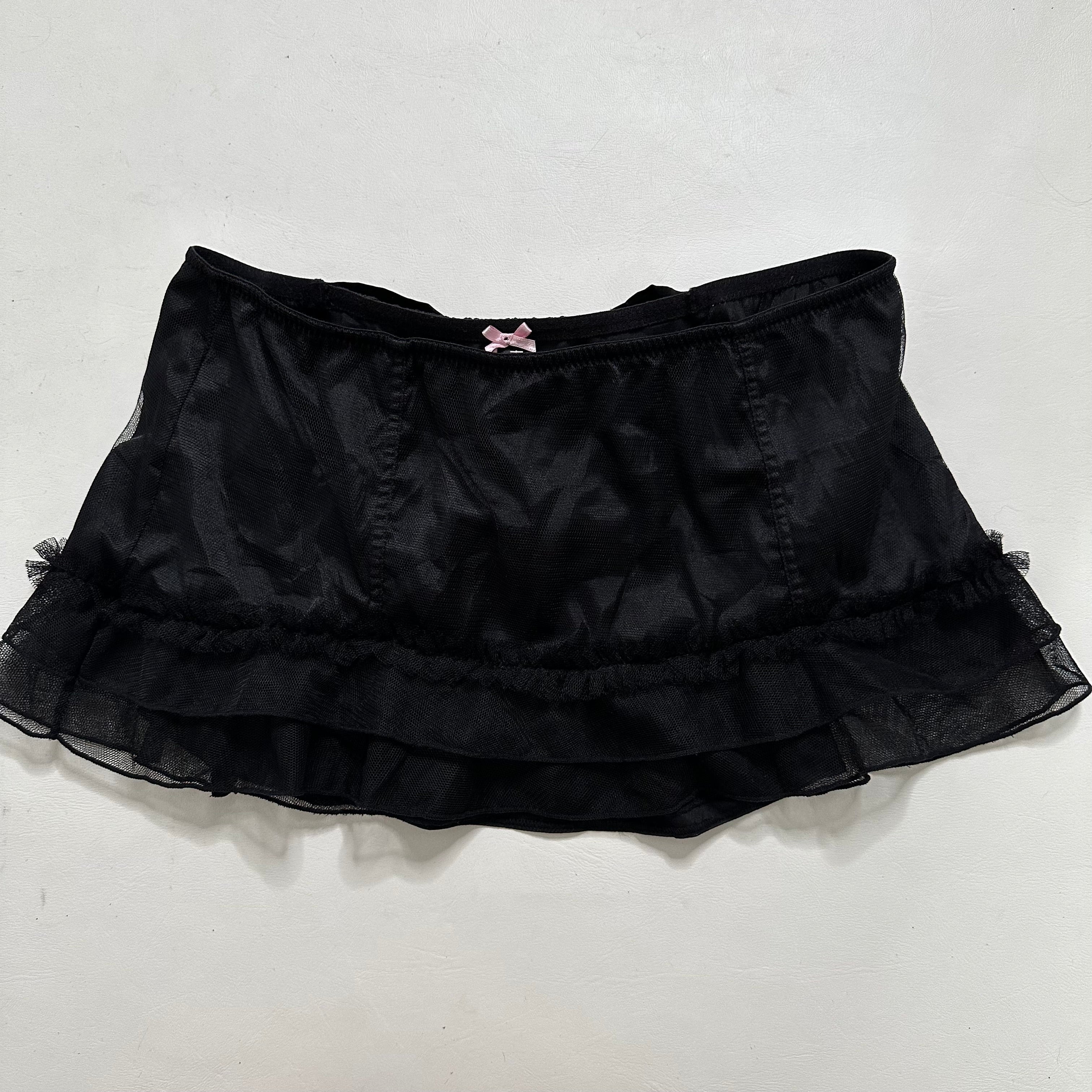 Viral Victoria’s Secret black low rise mini skirt with bow detail