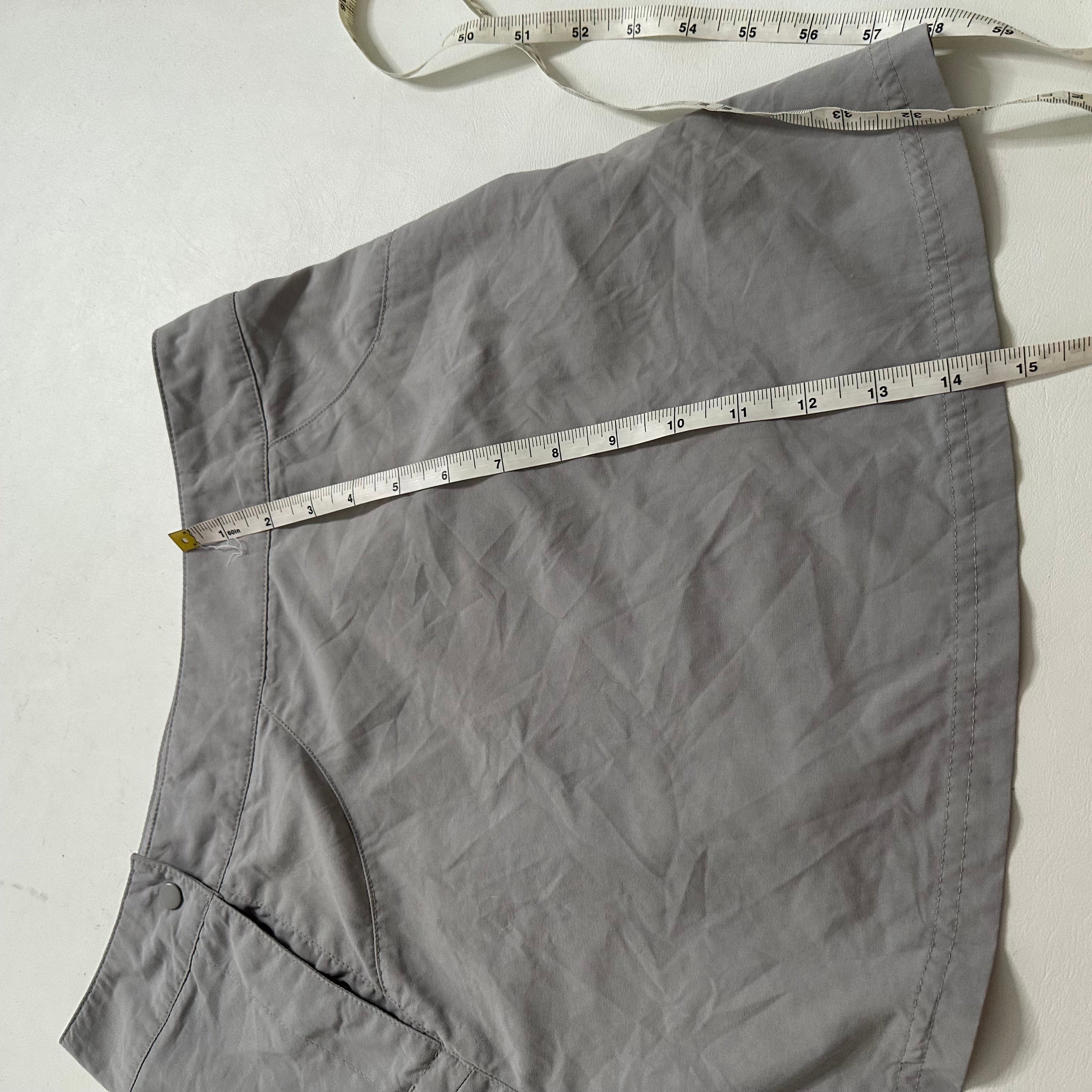 Sporty grey mini skirt