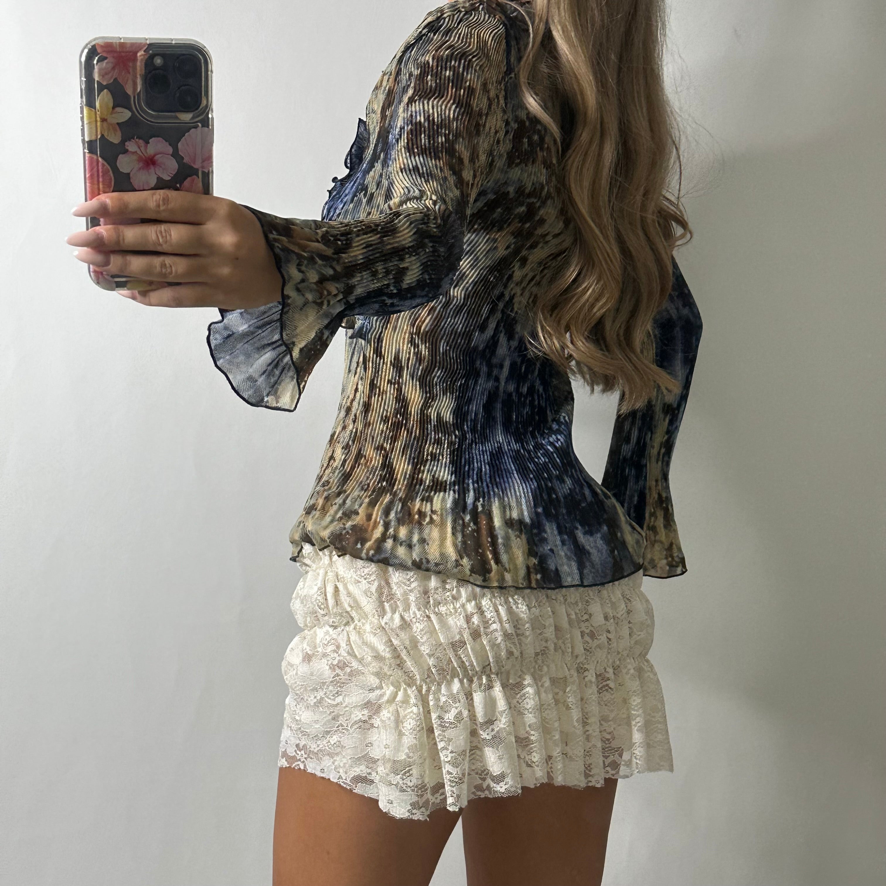 Ruffle cardigan look blouse