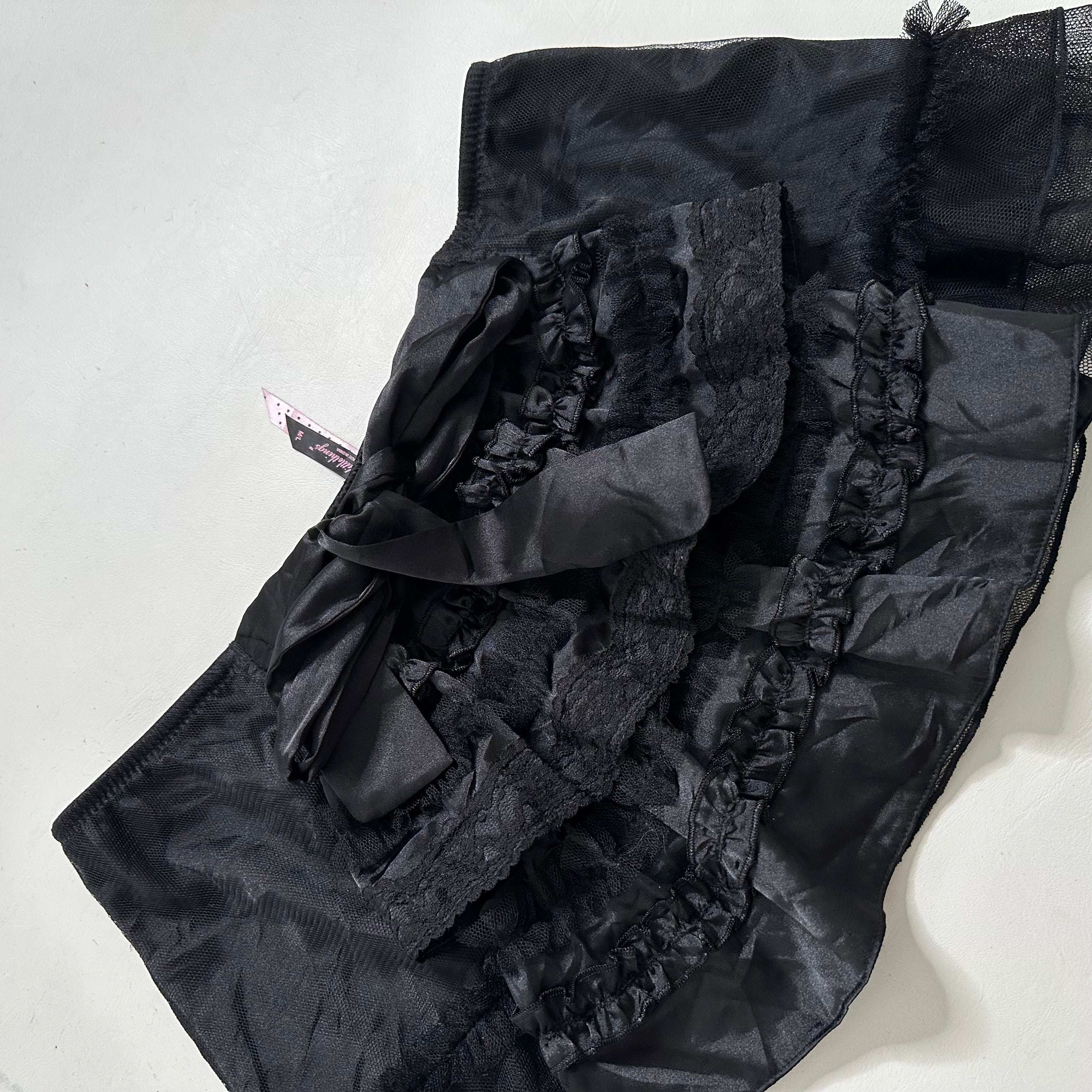 Viral Victoria’s Secret black low rise mini skirt with bow detail