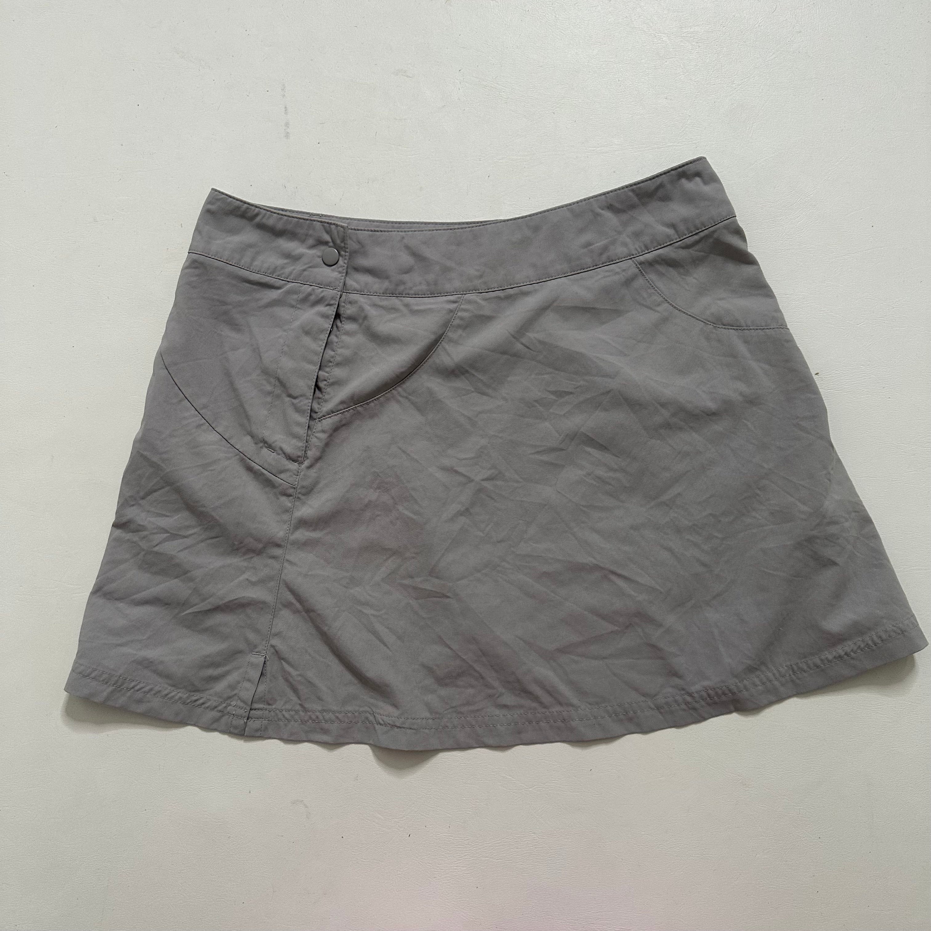 Sporty grey mini skirt